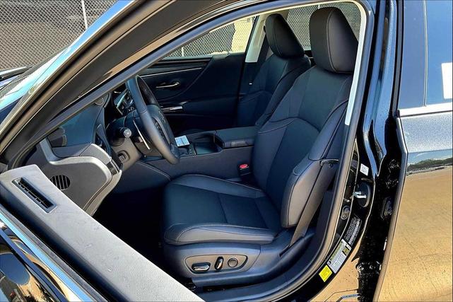 Photo of 2025  Lexus ES 300h