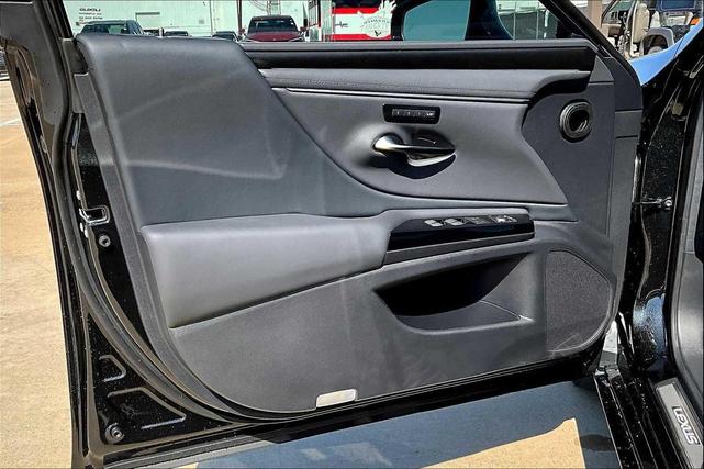 Photo of 2025  Lexus ES 300h