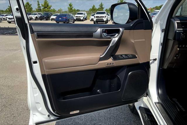 Photo of 2022 Starfire Pearl Lexus GX 460