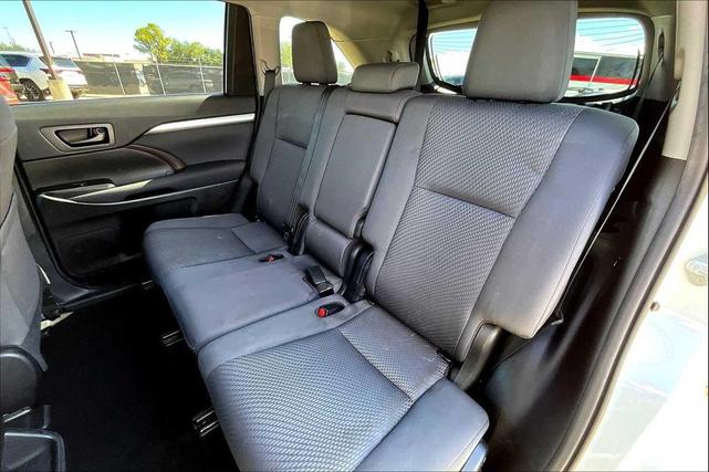 Photo of 2019 Blizzard Pearl Toyota Highlander