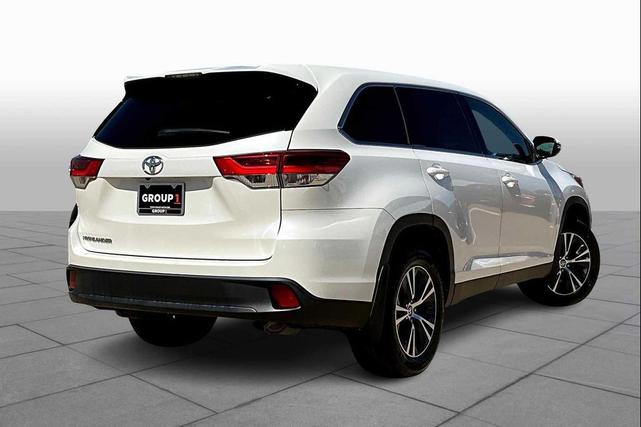 Photo of 2019 Blizzard Pearl Toyota Highlander