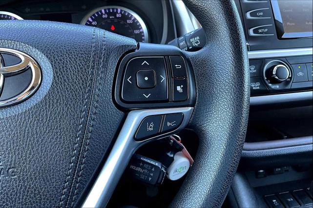 Photo of 2019 Blizzard Pearl Toyota Highlander