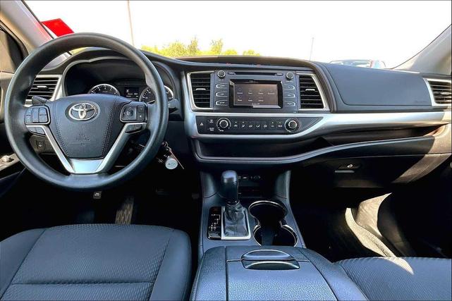 Photo of 2019 Blizzard Pearl Toyota Highlander