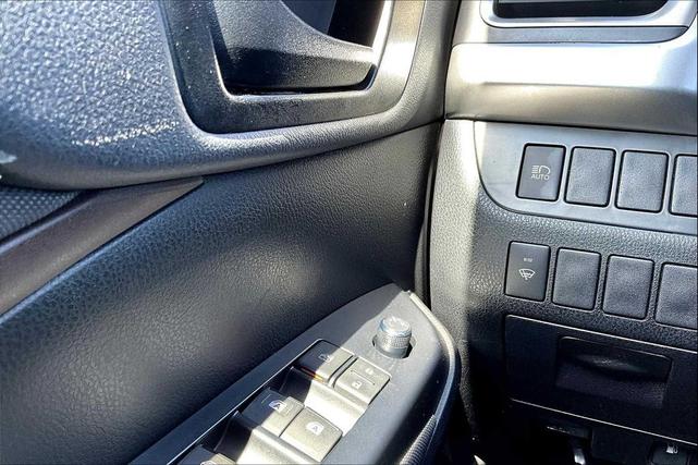 Photo of 2019 Blizzard Pearl Toyota Highlander
