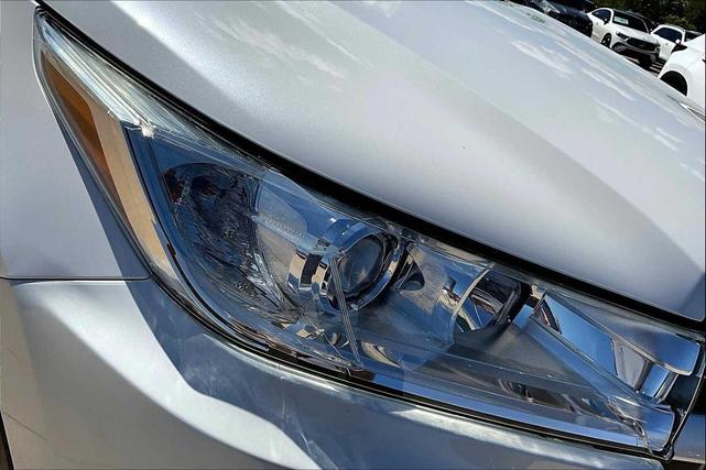 Photo of 2019 Blizzard Pearl Toyota Highlander