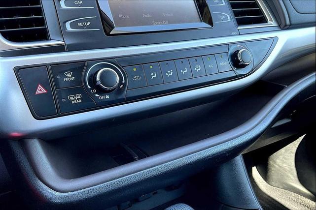 Photo of 2019 Blizzard Pearl Toyota Highlander