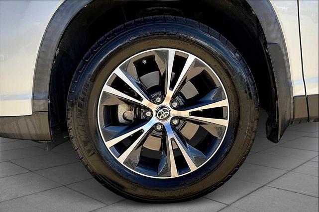 Photo of 2019 Blizzard Pearl Toyota Highlander