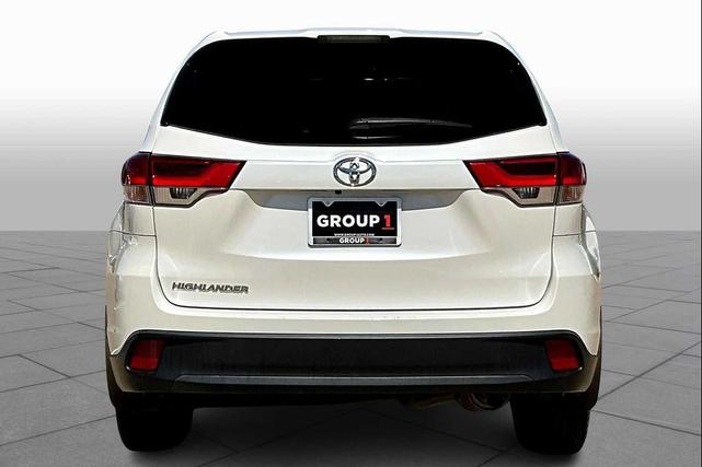 Photo of 2019 Blizzard Pearl Toyota Highlander
