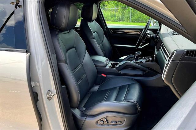 Photo of 2022 Quartzite Grey Metallic Porsche Cayenne