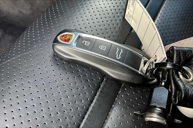 Photo of 2022 Quartzite Grey Metallic Porsche Cayenne