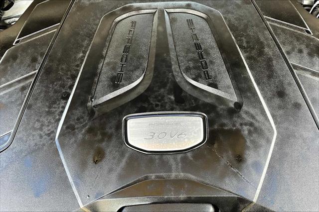Photo of 2022 Quartzite Grey Metallic Porsche Cayenne