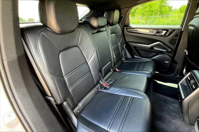 Photo of 2022 Quartzite Grey Metallic Porsche Cayenne
