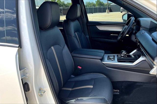 Photo of 2025 Rhodium White Premium Mazda CX-70