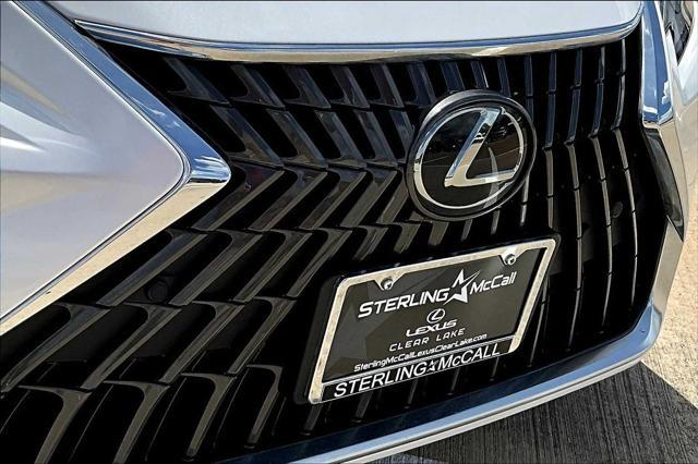 Photo of 2025 Eminent White Pearl Lexus ES 350