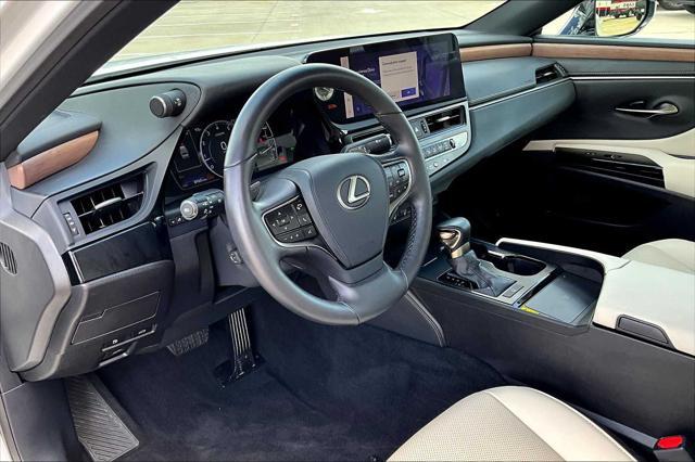 Photo of 2025 Eminent White Pearl Lexus ES 350
