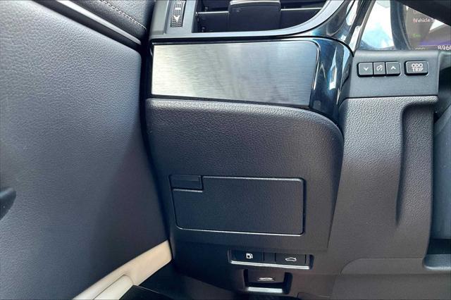Photo of 2025 Eminent White Pearl Lexus ES 350