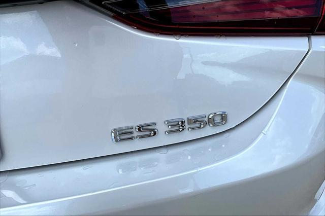 Photo of 2025 Eminent White Pearl Lexus ES 350