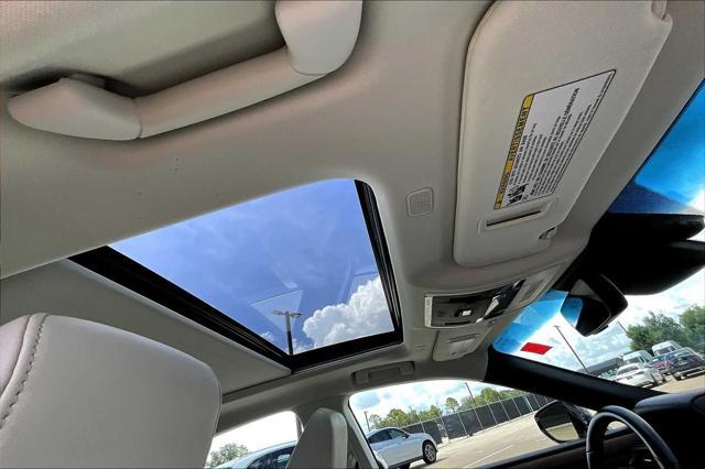 Photo of 2025 Eminent White Pearl Lexus ES 350