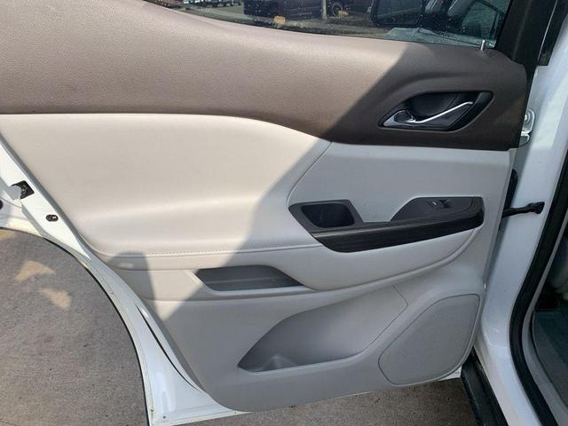 Photo of 2021 White Frost Tri-Coat GMC Acadia