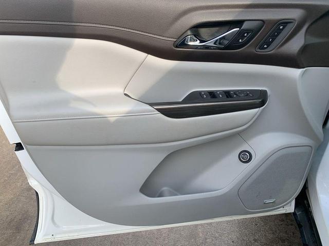 Photo of 2021 White Frost Tri-Coat GMC Acadia