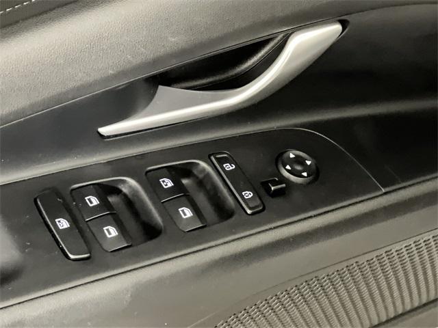 Photo of 2023 Shimmering Silver Pearl Hyundai ELANTRA