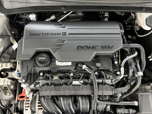 Photo of 2023 Shimmering Silver Pearl Hyundai ELANTRA