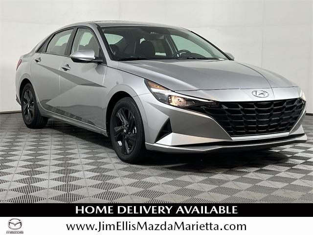 Photo of 2023 Shimmering Silver Pearl Hyundai ELANTRA
