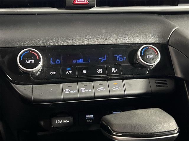 Photo of 2023 Shimmering Silver Pearl Hyundai ELANTRA