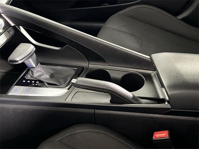 Photo of 2023 Shimmering Silver Pearl Hyundai ELANTRA