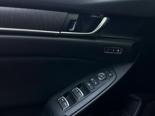 Photo of 2022 Crystal Black Pearl Honda Accord