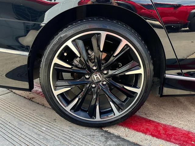 Photo of 2022 Crystal Black Pearl Honda Accord