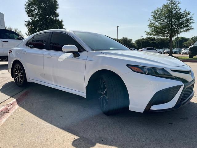 Photo of 2023 Ice Cap Toyota Camry