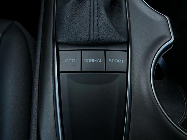 Photo of 2023 Ice Cap Toyota Camry