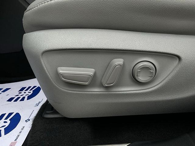Photo of 2022 Gray Toyota Highlander