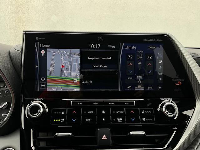 Photo of 2022 Gray Toyota Highlander