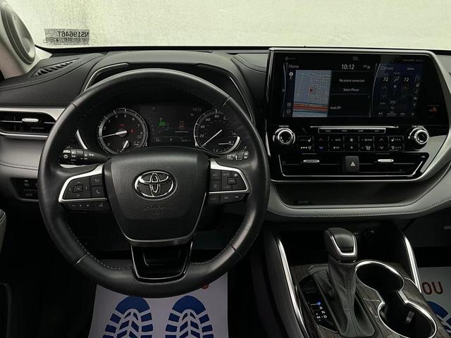 Photo of 2022 Gray Toyota Highlander