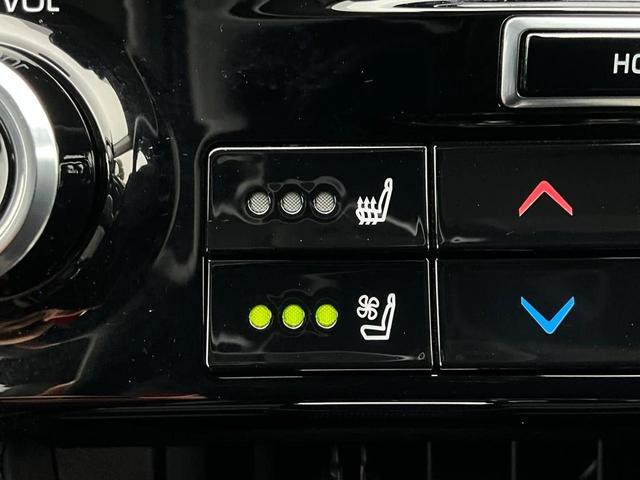 Photo of 2022 Gray Toyota Highlander
