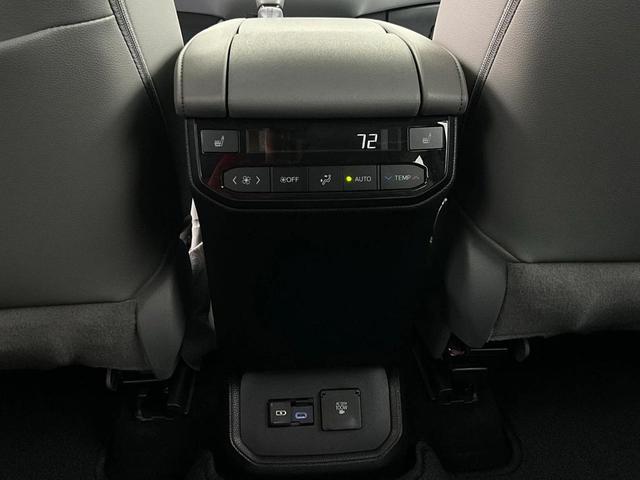 Photo of 2022 Gray Toyota Highlander