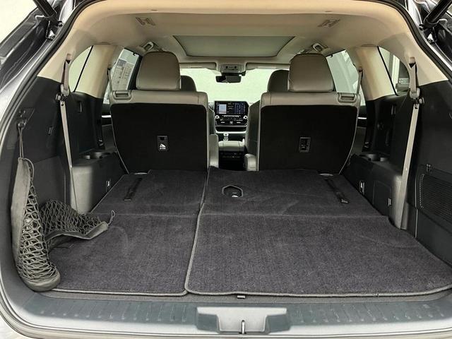 Photo of 2022 Gray Toyota Highlander
