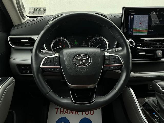 Photo of 2022 Gray Toyota Highlander