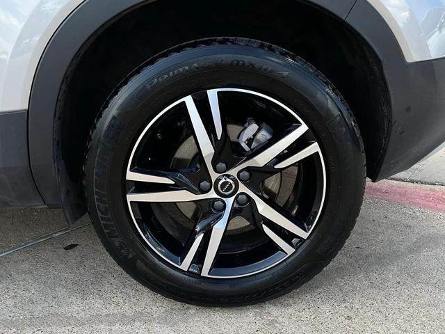 Photo of 2024 Silver Dawn Metallic Volvo XC40