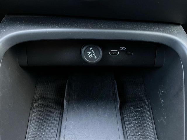Photo of 2024 Silver Dawn Metallic Volvo XC40