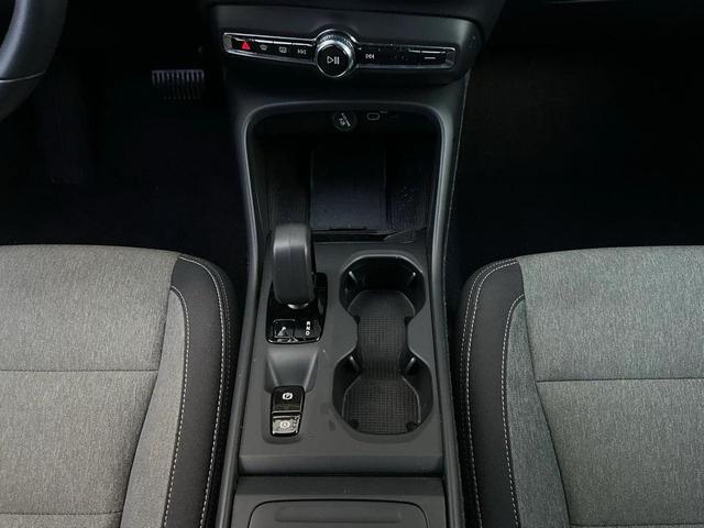 Photo of 2024 Silver Dawn Metallic Volvo XC40