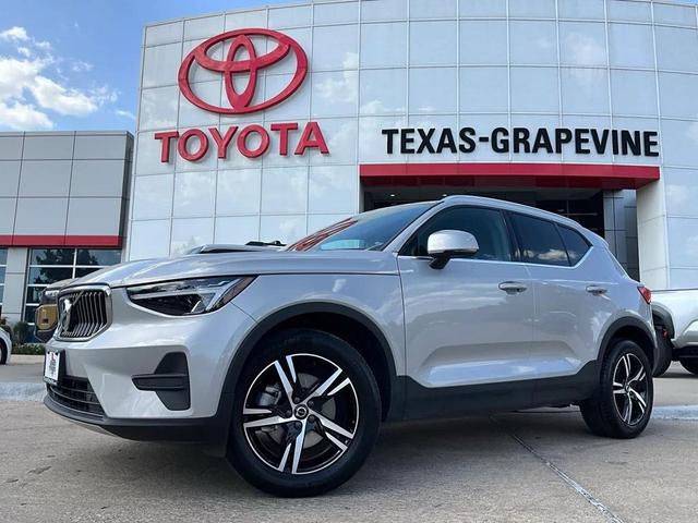 Photo of 2024 Silver Dawn Metallic Volvo XC40