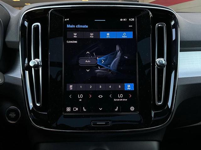 Photo of 2024 Silver Dawn Metallic Volvo XC40