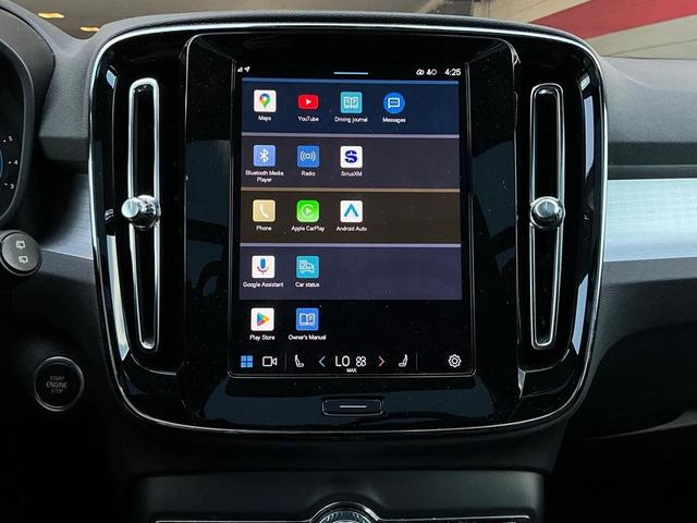 Photo of 2024 Silver Dawn Metallic Volvo XC40