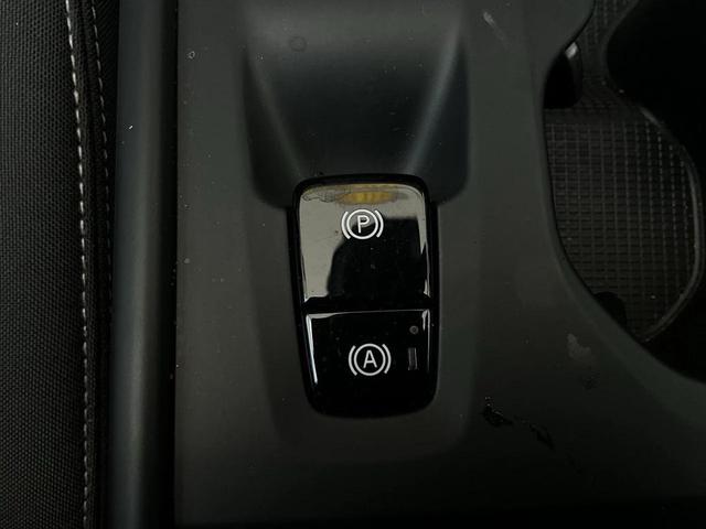 Photo of 2024 Silver Dawn Metallic Volvo XC40