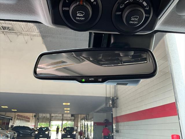 Photo of 2021 Super White Toyota 4Runner