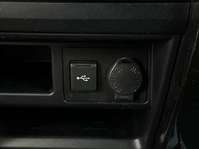 Photo of 2021 Super White Toyota 4Runner