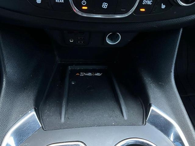 Photo of 2020 Summit White Chevrolet Traverse